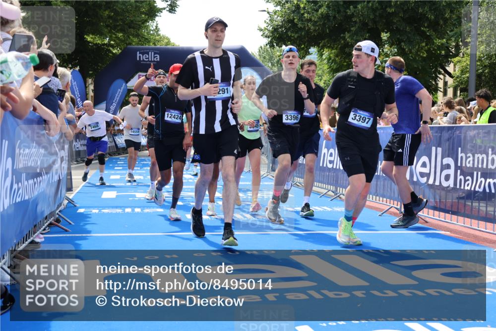 29.06.2025 - hella hamburg halbmarathon Strokosch-Dieckow http://msf.ph/oto/8495014 29.06.2025 11:32:11 Ziel 3345, 3396, 3397, 4433, 4953, 5075, 6057, 6312, 6315, 6364, 7468, 7497, 10470, 10674, 11237, 11662, 12190, 12423, 12424, 12813, 12851, 12864, 13485, 14273, 14559, 15071, 15603, 16898, 17104, 17291, 17404, 17953, 18433, 18823 meine-sportfotos.de