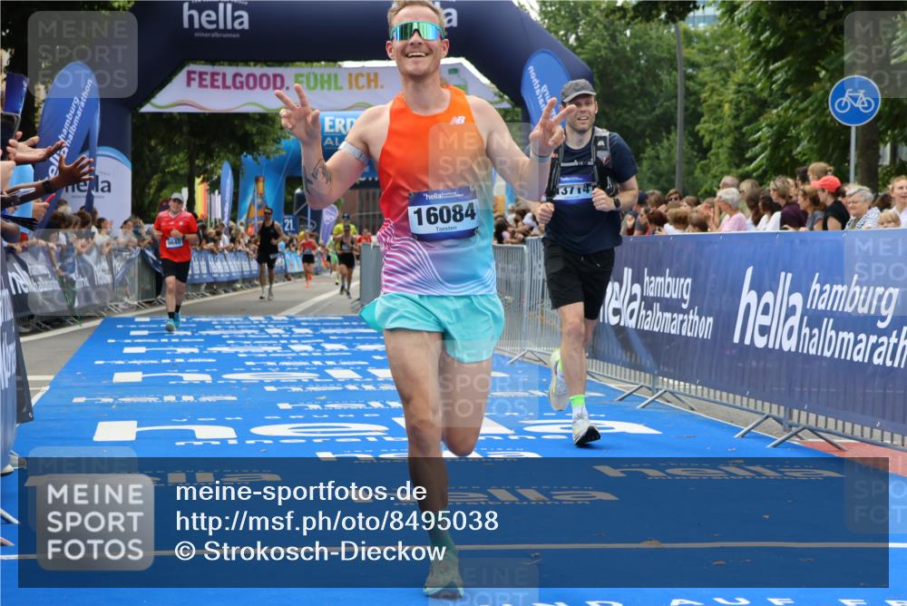 29.06.2025 - hella hamburg halbmarathon Strokosch-Dieckow http://msf.ph/oto/8495038 29.06.2025 10:41:35 Ziel 1512, 2579, 5987, 8358, 9640, 9885, 10894, 12588, 13457, 13714, 14275, 16084, 17159, 18442, 18491 meine-sportfotos.de