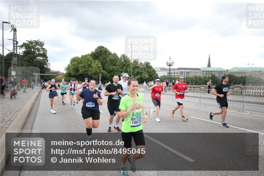 29.06.2025 - hella hamburg halbmarathon Jannik Wohlers http://msf.ph/oto/8495045 29.06.2025 10:55:09 Lombardsbrücke 1616, 1873, 1917, 3115, 3244, 5222, 5483, 5487, 7548, 7680, 8527, 8626, 9614, 9618, 9857, 9858, 10094, 10559, 10593, 10885, 11109, 12695, 12902, 14727, 15081, 15116, 16267, 16336, 16385, 16533, 16855, 16926, 17019, 17392, 17396, 18670, 18972 meine-sportfotos.de