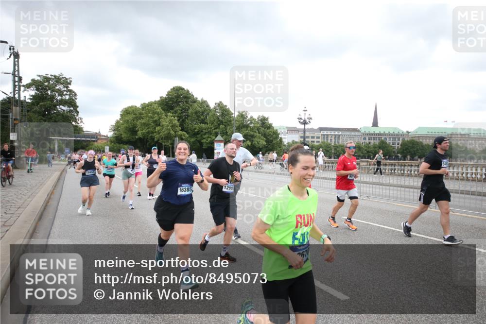 29.06.2025 - hella hamburg halbmarathon Jannik Wohlers http://msf.ph/oto/8495073 29.06.2025 10:55:10 Lombardsbrücke 1616, 1873, 1917, 3101, 3115, 3244, 5220, 5222, 5483, 5487, 5575, 7548, 7680, 8527, 8626, 9614, 9618, 9857, 9858, 9956, 10094, 10559, 10593, 10885, 11109, 12695, 12902, 14727, 15081, 15116, 15289, 16267, 16336, 16385, 16855, 16926, 17019, 17392, 17396, 18670, 18972 meine-sportfotos.de