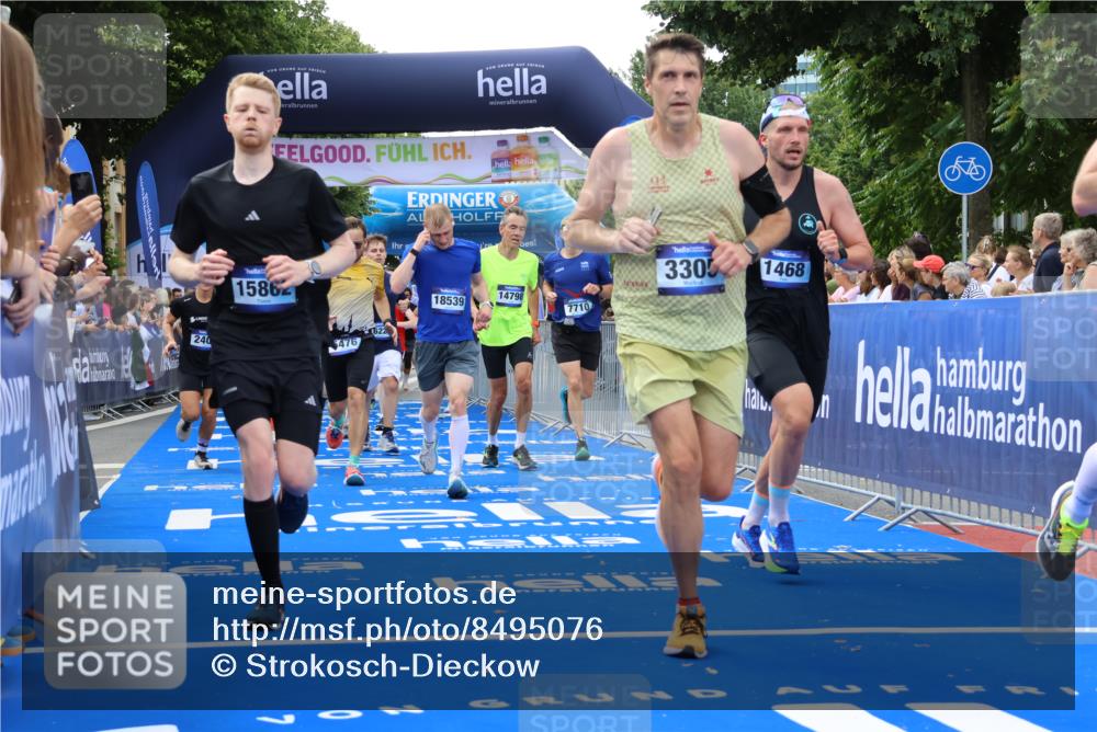 29.06.2025 - hella hamburg halbmarathon Strokosch-Dieckow http://msf.ph/oto/8495076 29.06.2025 10:44:33 Ziel 1057, 1468, 1782, 2365, 2402, 3305, 4991, 5476, 6490, 6495, 7322, 7710, 8928, 10669, 12554, 12711, 14351, 14464, 14667, 14798, 14816, 15862, 16224, 17097, 17729, 18107, 18437, 18464, 18539, 18560, 18765, 18868, 19206 meine-sportfotos.de