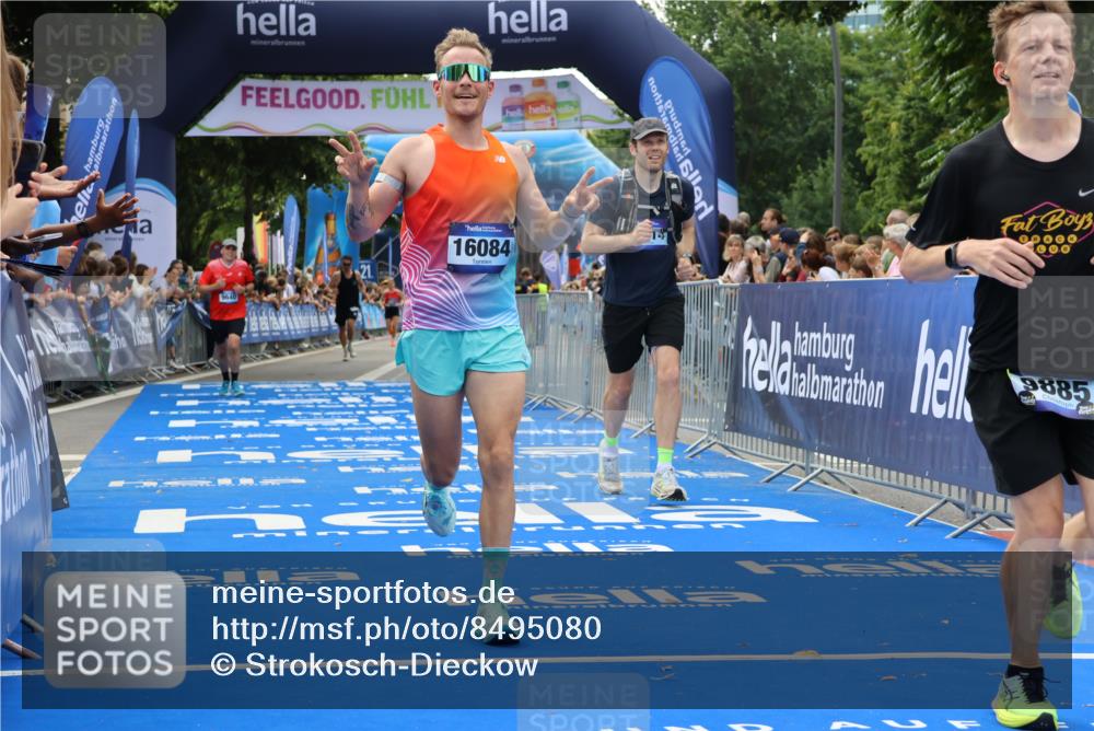 29.06.2025 - hella hamburg halbmarathon Strokosch-Dieckow http://msf.ph/oto/8495080 29.06.2025 10:41:34 Ziel 2579, 4893, 5987, 8358, 9640, 9885, 10894, 12588, 13457, 13714, 14275, 16084, 17159, 17882, 18442, 18491 meine-sportfotos.de