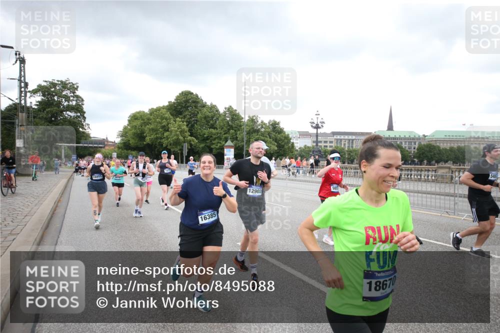 29.06.2025 - hella hamburg halbmarathon Jannik Wohlers http://msf.ph/oto/8495088 29.06.2025 10:55:10 Lombardsbrücke 1616, 1873, 1917, 3101, 3115, 3244, 5220, 5222, 5483, 5487, 5575, 7548, 7680, 8527, 8626, 9614, 9618, 9857, 9858, 9956, 10094, 10559, 10593, 10885, 11109, 12695, 12902, 14727, 15081, 15116, 15289, 16267, 16336, 16385, 16855, 16926, 17019, 17392, 17396, 18670, 18972 meine-sportfotos.de