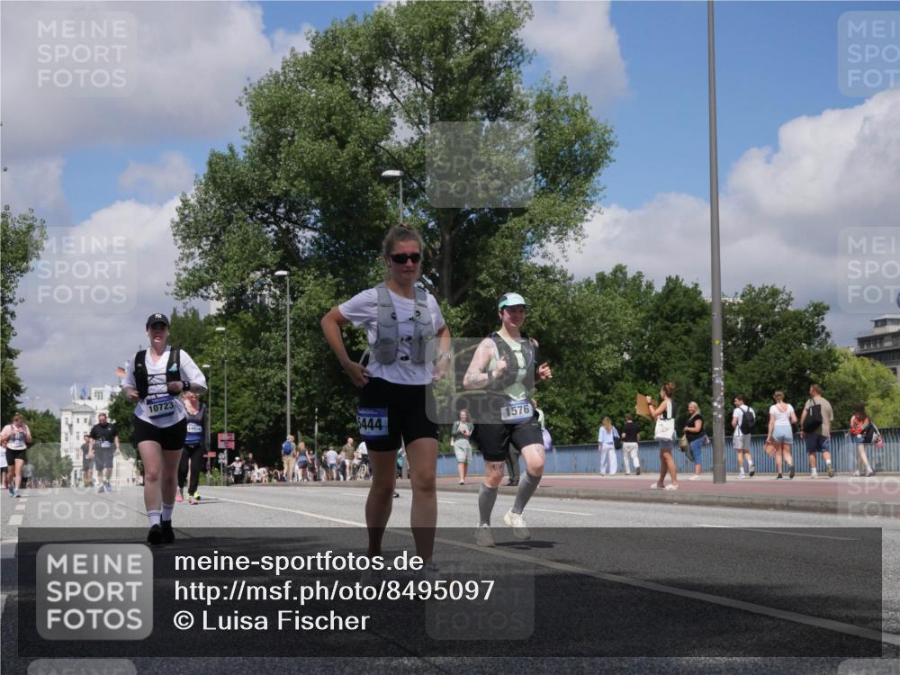 29.06.2025 - hella hamburg halbmarathon Luisa Fischer http://msf.ph/oto/8495097 29.06.2025 11:39:29 Kennedybrücke 10723, 14976, 5444, 1576, 1576, 5444, 10723 meine-sportfotos.de