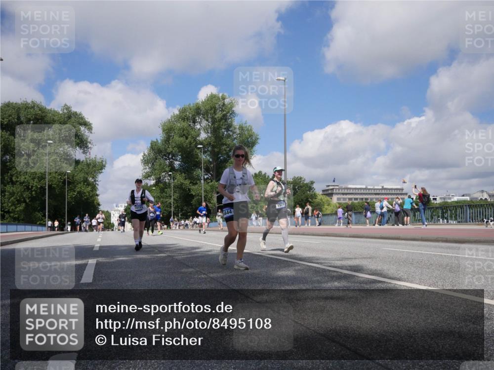29.06.2025 - hella hamburg halbmarathon Luisa Fischer http://msf.ph/oto/8495108 29.06.2025 11:39:30 Kennedybrücke 10723, 6444, 1576, 1576, 5444, 10723 meine-sportfotos.de
