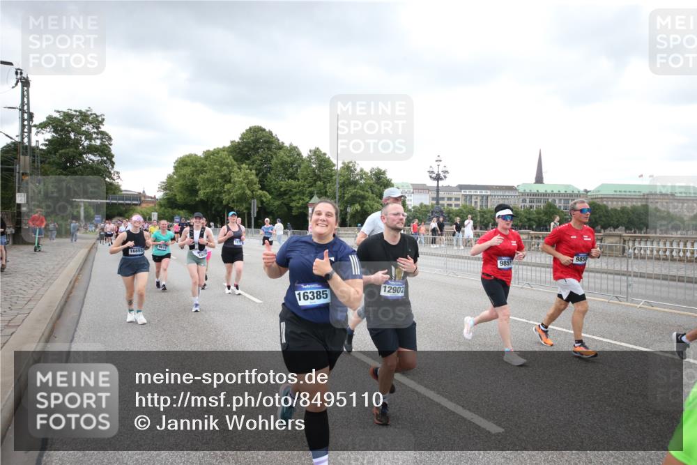 29.06.2025 - hella hamburg halbmarathon Jannik Wohlers http://msf.ph/oto/8495110 29.06.2025 10:55:10 Lombardsbrücke 1616, 1873, 1917, 3101, 3115, 3244, 5220, 5222, 5483, 5487, 5575, 7548, 7680, 8527, 8626, 9614, 9618, 9857, 9858, 9956, 10094, 10559, 10593, 10885, 11109, 12695, 12902, 14727, 15081, 15116, 15289, 16267, 16336, 16385, 16855, 16926, 17019, 17392, 17396, 18670, 18972 meine-sportfotos.de