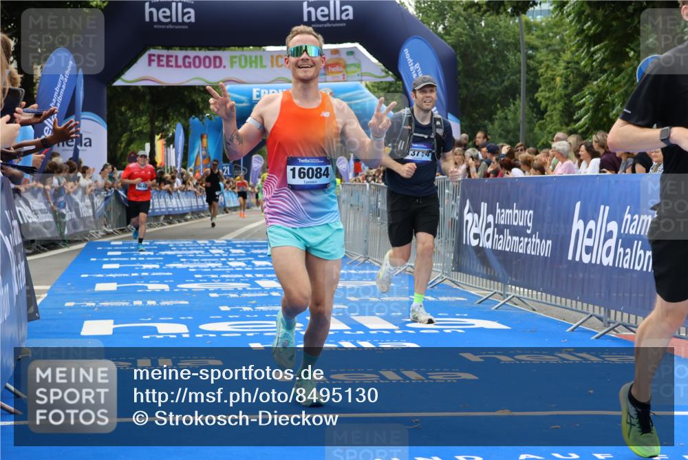 29.06.2025 - hella hamburg halbmarathon Strokosch-Dieckow http://msf.ph/oto/8495130 29.06.2025 10:41:35 Ziel 1512, 2579, 5987, 8358, 9640, 9885, 10894, 12588, 13457, 13714, 14275, 16084, 17159, 18442, 18491 meine-sportfotos.de