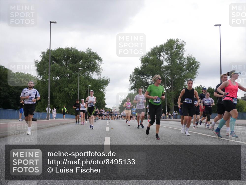 29.06.2025 - hella hamburg halbmarathon Luisa Fischer http://msf.ph/oto/8495133 29.06.2025 10:53:17 Kennedybrücke 11681, 18470, 6254, 12664, 292, 6680, 1525, 14382, 6, 1525, 2927, 3070, 5997, 6680, 6694, 6989, 7755, 8254, 9261, 10060, 10704 meine-sportfotos.de