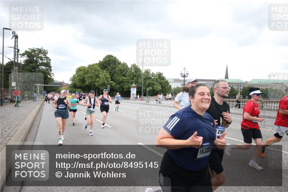 29.06.2025 - hella hamburg halbmarathon Jannik Wohlers http://msf.ph/oto/8495145 29.06.2025 10:55:10 Lombardsbrücke 1616, 1873, 1917, 3101, 3115, 3244, 5220, 5222, 5483, 5487, 5575, 7548, 7680, 8527, 8626, 9614, 9618, 9857, 9858, 9956, 10094, 10559, 10593, 10885, 11109, 12695, 12902, 14727, 15081, 15116, 15289, 16267, 16336, 16385, 16855, 16926, 17019, 17392, 17396, 18670, 18972 meine-sportfotos.de