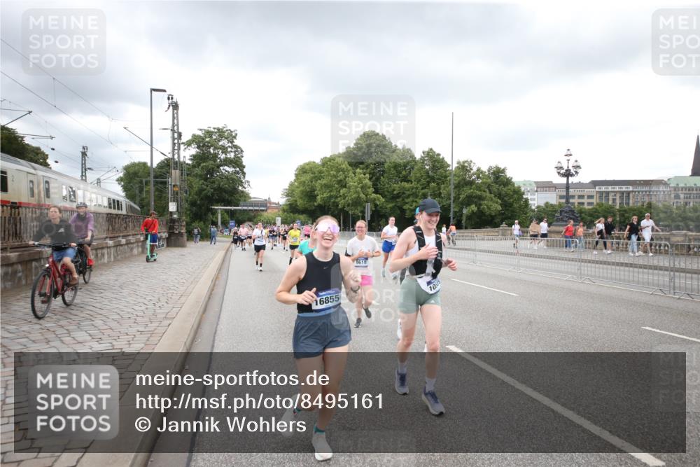 29.06.2025 - hella hamburg halbmarathon Jannik Wohlers http://msf.ph/oto/8495161 29.06.2025 10:55:12 Lombardsbrücke 1616, 1873, 1917, 3101, 3244, 5220, 5222, 5487, 5575, 7548, 7680, 8527, 8626, 8648, 9614, 9618, 9857, 9858, 9956, 10094, 10436, 10438, 10559, 10593, 10885, 12695, 12902, 13504, 14727, 15081, 15116, 15289, 16267, 16336, 16651, 16768, 16855, 16926, 17019, 17392, 17396, 18670, 18907, 18972 meine-sportfotos.de