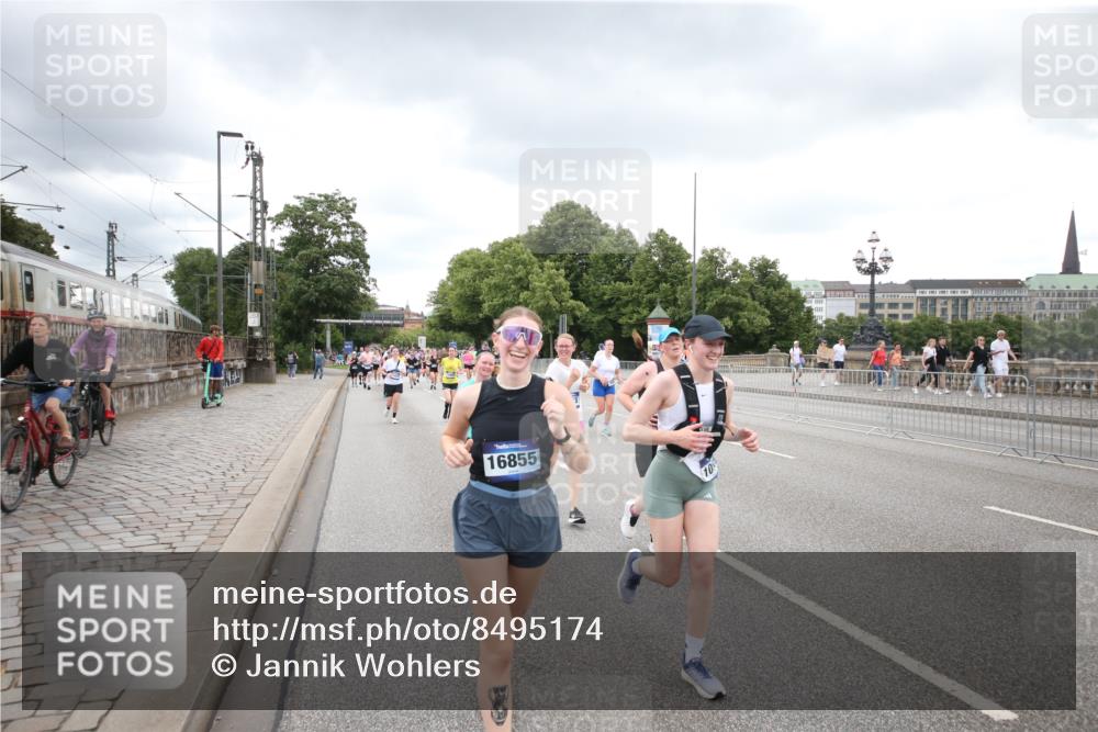 29.06.2025 - hella hamburg halbmarathon Jannik Wohlers http://msf.ph/oto/8495174 29.06.2025 10:55:12 Lombardsbrücke 1616, 1873, 1917, 3101, 3244, 5220, 5222, 5487, 5575, 7548, 7680, 8527, 8626, 8648, 9614, 9618, 9857, 9858, 9956, 10094, 10436, 10438, 10559, 10593, 10885, 12695, 12902, 13504, 14727, 15081, 15116, 15289, 16267, 16336, 16651, 16768, 16855, 16926, 17019, 17392, 17396, 18670, 18907, 18972 meine-sportfotos.de