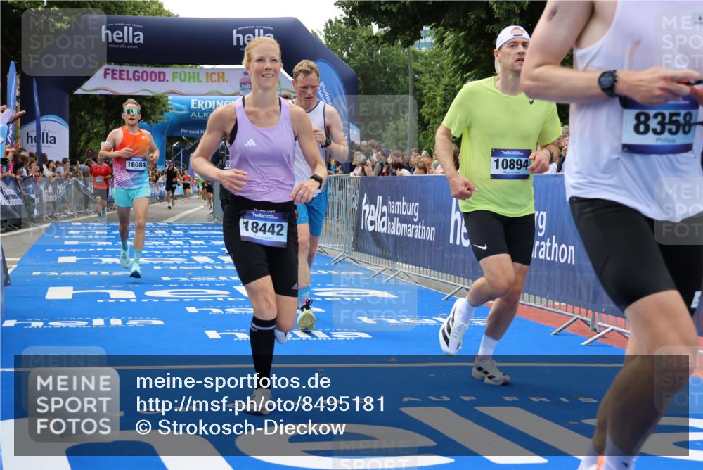 29.06.2025 - hella hamburg halbmarathon Strokosch-Dieckow http://msf.ph/oto/8495181 29.06.2025 10:41:33 Ziel 2579, 2797, 3204, 4893, 5987, 7796, 8358, 9640, 9885, 10894, 12588, 13457, 13714, 14275, 16084, 17159, 17882, 18442, 18491 meine-sportfotos.de