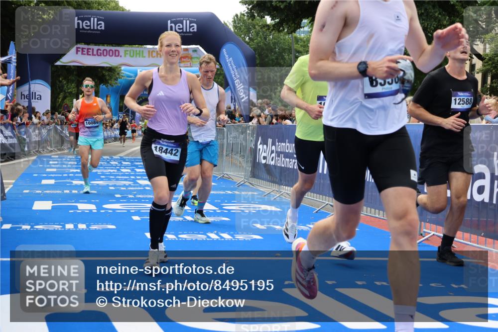 29.06.2025 - hella hamburg halbmarathon Strokosch-Dieckow http://msf.ph/oto/8495195 29.06.2025 10:41:33 Ziel 2579, 2797, 3204, 4893, 5987, 7796, 8358, 9640, 9885, 10894, 12588, 13457, 13714, 14275, 16084, 17159, 17882, 18442, 18491 meine-sportfotos.de