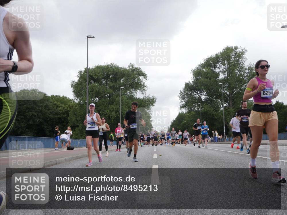 29.06.2025 - hella hamburg halbmarathon Luisa Fischer http://msf.ph/oto/8495213 29.06.2025 10:53:21 Kennedybrücke 17085, 7301, 17089, 8254, 1525, 2160, 2927, 3070, 6680, 6989, 7755, 8254, 9261, 9940, 10060 meine-sportfotos.de
