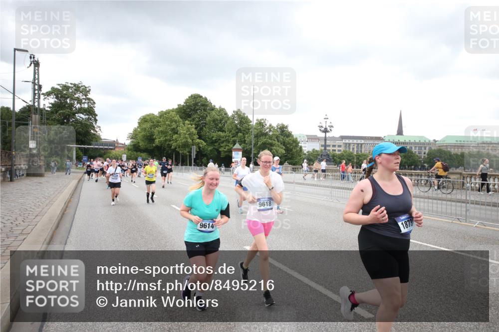 29.06.2025 - hella hamburg halbmarathon Jannik Wohlers http://msf.ph/oto/8495216 29.06.2025 10:55:13 Lombardsbrücke 1616, 1873, 1917, 3101, 3244, 5220, 5222, 5487, 5575, 6257, 7548, 8527, 8626, 8648, 9548, 9614, 9618, 9857, 9858, 9956, 10094, 10436, 10438, 10559, 10593, 10885, 12695, 12902, 13504, 15081, 15116, 15289, 16267, 16336, 16651, 16768, 16855, 16926, 17019, 17392, 17396, 18670, 18907, 18972 meine-sportfotos.de