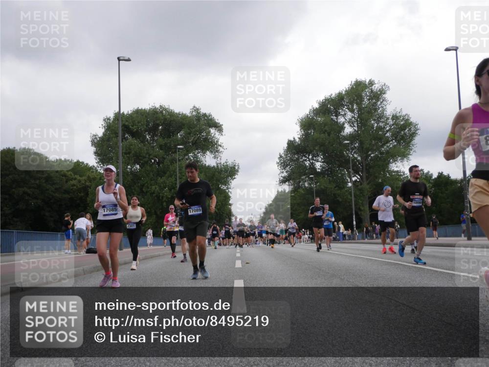 29.06.2025 - hella hamburg halbmarathon Luisa Fischer http://msf.ph/oto/8495219 29.06.2025 10:53:22 Kennedybrücke 17085, 7301, 17089, 10060, 8, 1525, 2160, 3710, 6989, 7755, 8254, 9261, 9940, 10060 meine-sportfotos.de