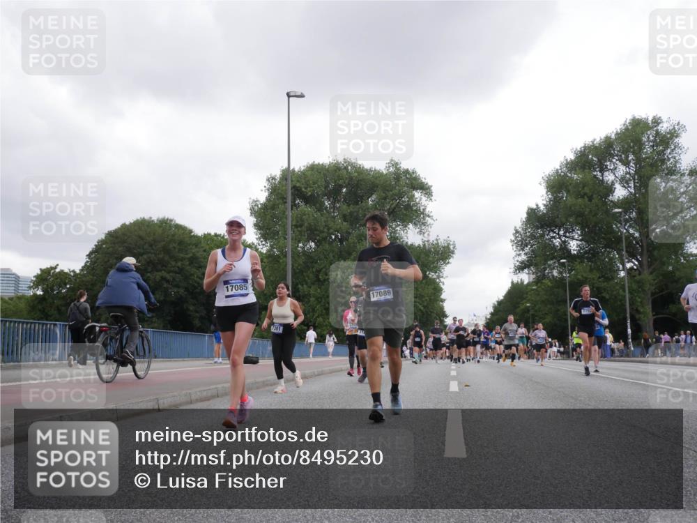 29.06.2025 - hella hamburg halbmarathon Luisa Fischer http://msf.ph/oto/8495230 29.06.2025 10:53:22 Kennedybrücke 17085, 7301, 2713, 17089, 7750, 1525, 2160, 3710, 6989, 7755, 8254, 9261, 9940, 10060 meine-sportfotos.de