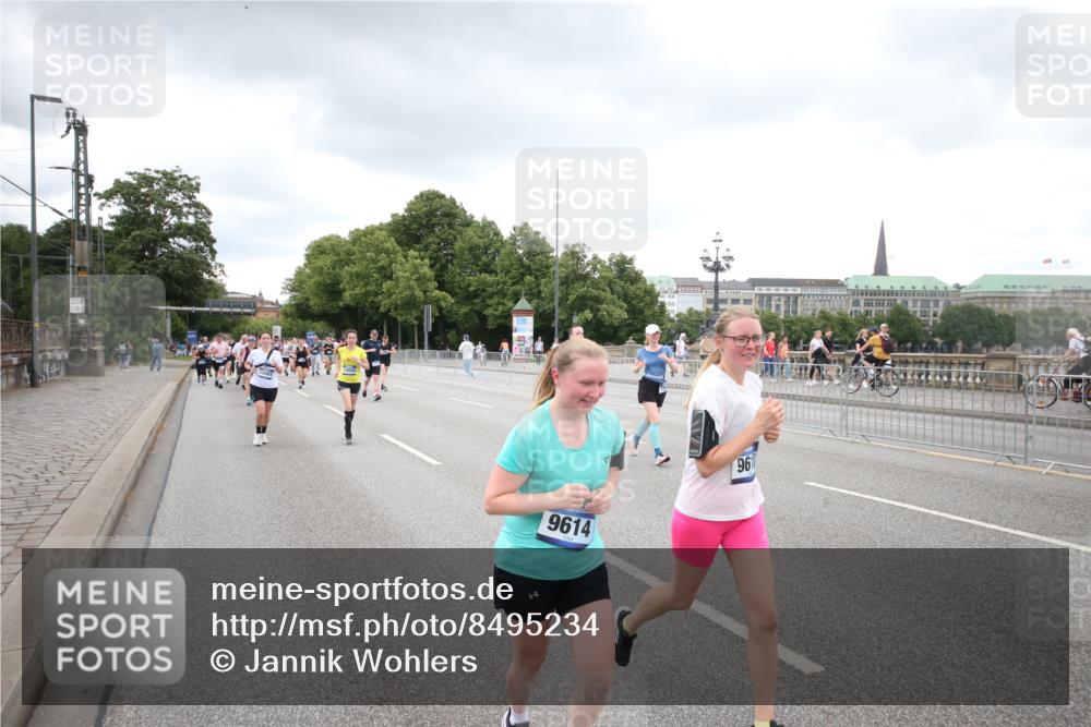 29.06.2025 - hella hamburg halbmarathon Jannik Wohlers http://msf.ph/oto/8495234 29.06.2025 10:55:14 Lombardsbrücke 1616, 1873, 1917, 3101, 3244, 5220, 5222, 5487, 5575, 6257, 7548, 7969, 8527, 8626, 8648, 9548, 9614, 9618, 9857, 9858, 9956, 10094, 10436, 10438, 10559, 10593, 11903, 12695, 12902, 13504, 15081, 15116, 15289, 16267, 16336, 16651, 16768, 16855, 16926, 17019, 17392, 17396, 18670, 18907, 18972 meine-sportfotos.de