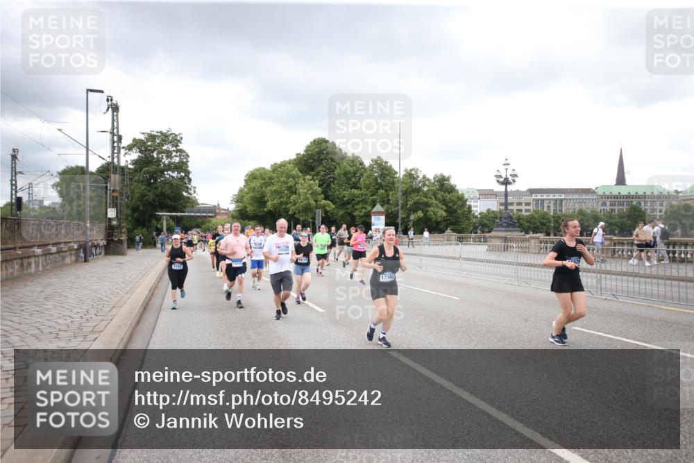 29.06.2025 - hella hamburg halbmarathon Jannik Wohlers http://msf.ph/oto/8495242 29.06.2025 10:55:20 Lombardsbrücke 1616, 3101, 3244, 4470, 4896, 5220, 5222, 5575, 6055, 6056, 6113, 6257, 6594, 7548, 7969, 8110, 8527, 8532, 8648, 9548, 9614, 9618, 9861, 9865, 9956, 10094, 10436, 10438, 10449, 10559, 10593, 11903, 11962, 11963, 12695, 13504, 15081, 15116, 15289, 15764, 16336, 16651, 16768, 16855, 16926, 17168, 17392, 18907 meine-sportfotos.de