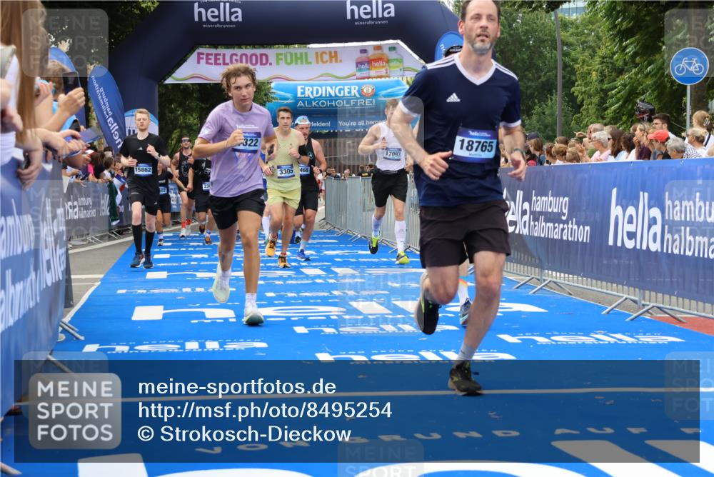 29.06.2025 - hella hamburg halbmarathon Strokosch-Dieckow http://msf.ph/oto/8495254 29.06.2025 10:44:30 Ziel 1057, 1468, 1782, 2365, 2402, 3305, 4310, 4691, 4991, 5476, 6490, 6495, 7322, 7710, 8928, 12327, 12554, 12711, 14351, 14464, 14667, 14798, 14816, 15862, 16224, 16803, 17097, 17729, 18107, 18464, 18539, 18560, 18765, 18806, 19206 meine-sportfotos.de