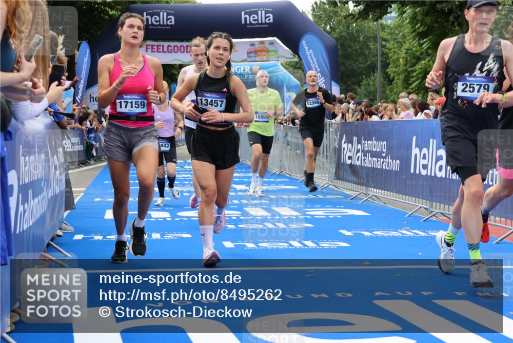 29.06.2025 - hella hamburg halbmarathon Strokosch-Dieckow http://msf.ph/oto/8495262 29.06.2025 10:41:31 Ziel 2579, 2797, 3204, 4893, 5987, 7774, 7796, 8358, 9885, 10894, 12588, 13457, 13714, 14275, 14555, 16084, 17159, 17882, 18412, 18442, 18491, 18573 meine-sportfotos.de