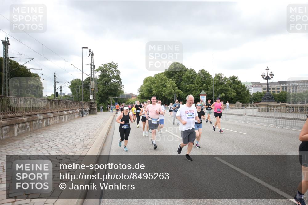 29.06.2025 - hella hamburg halbmarathon Jannik Wohlers http://msf.ph/oto/8495263 29.06.2025 10:55:21 Lombardsbrücke 1616, 3101, 3244, 4265, 4470, 4896, 5220, 5222, 5575, 6055, 6056, 6113, 6257, 6594, 7548, 7969, 8110, 8527, 8532, 8533, 8648, 9548, 9614, 9618, 9861, 9865, 9956, 10094, 10436, 10438, 10449, 10593, 11903, 11962, 11963, 12695, 13504, 14124, 14492, 15081, 15116, 15289, 15763, 15764, 16336, 16651, 16768, 16926, 17168, 17392, 18195, 18907 meine-sportfotos.de
