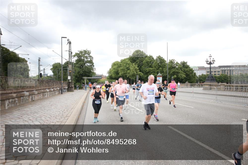 29.06.2025 - hella hamburg halbmarathon Jannik Wohlers http://msf.ph/oto/8495268 29.06.2025 10:55:21 Lombardsbrücke 1616, 3101, 3244, 4265, 4470, 4896, 5220, 5222, 5575, 6055, 6056, 6113, 6257, 6594, 7548, 7969, 8110, 8527, 8532, 8533, 8648, 9548, 9614, 9618, 9861, 9865, 9956, 10094, 10436, 10438, 10449, 10593, 11903, 11962, 11963, 12695, 13504, 14124, 14492, 15081, 15116, 15289, 15763, 15764, 16336, 16651, 16768, 16926, 17168, 17392, 18195, 18907 meine-sportfotos.de