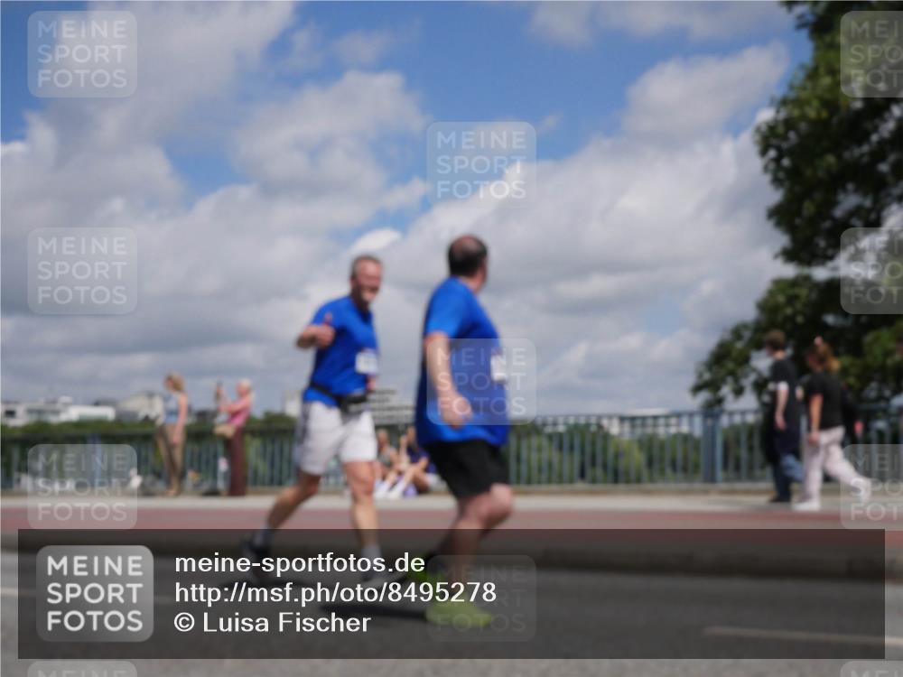 29.06.2025 - hella hamburg halbmarathon Luisa Fischer http://msf.ph/oto/8495278 29.06.2025 11:39:39 Kennedybrücke 2400 meine-sportfotos.de