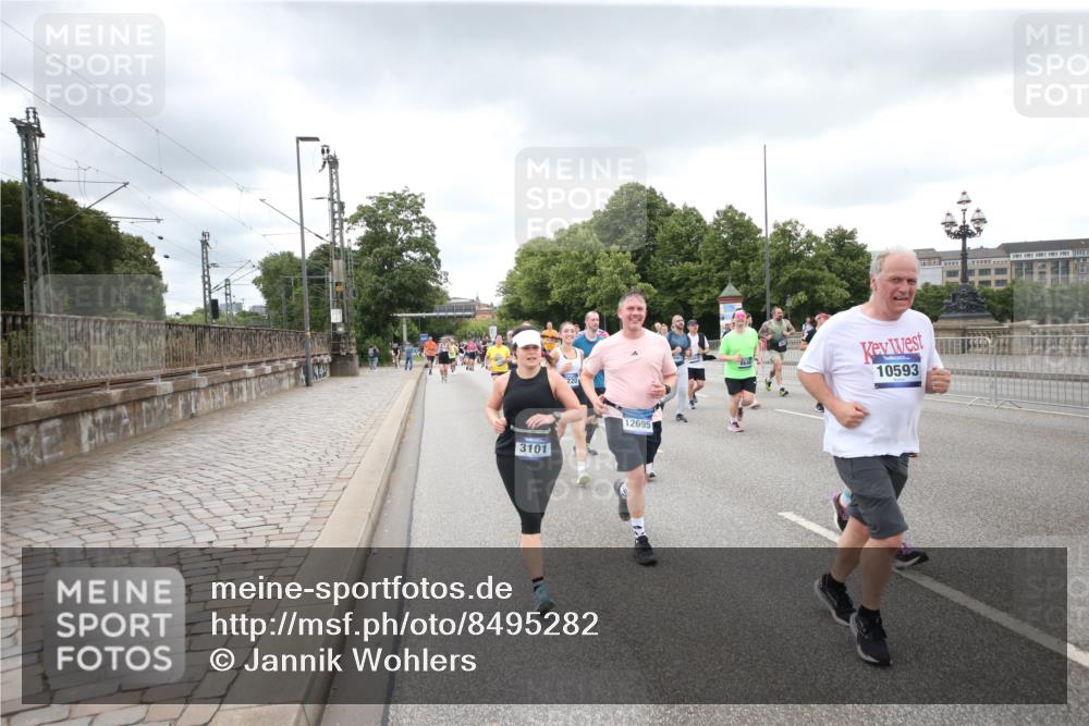 29.06.2025 - hella hamburg halbmarathon Jannik Wohlers http://msf.ph/oto/8495282 29.06.2025 10:55:22 Lombardsbrücke 1616, 3101, 3244, 4265, 4470, 4896, 5220, 5222, 5575, 6055, 6056, 6113, 6257, 6594, 7548, 7969, 8110, 8527, 8532, 8533, 8648, 9548, 9861, 9865, 9956, 10094, 10436, 10438, 10449, 10593, 11903, 11962, 11963, 12695, 13504, 14124, 14492, 15081, 15116, 15289, 15763, 15764, 16336, 16651, 16768, 16926, 17038, 17039, 17168, 17392, 18195, 18907 meine-sportfotos.de