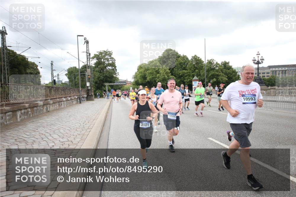 29.06.2025 - hella hamburg halbmarathon Jannik Wohlers http://msf.ph/oto/8495290 29.06.2025 10:55:22 Lombardsbrücke 1616, 3101, 3244, 4265, 4470, 4896, 5220, 5222, 5575, 6055, 6056, 6113, 6257, 6594, 7548, 7969, 8110, 8527, 8532, 8533, 8648, 9548, 9861, 9865, 9956, 10094, 10436, 10438, 10449, 10593, 11903, 11962, 11963, 12695, 13504, 14124, 14492, 15081, 15116, 15289, 15763, 15764, 16336, 16651, 16768, 16926, 17038, 17039, 17168, 17392, 18195, 18907 meine-sportfotos.de