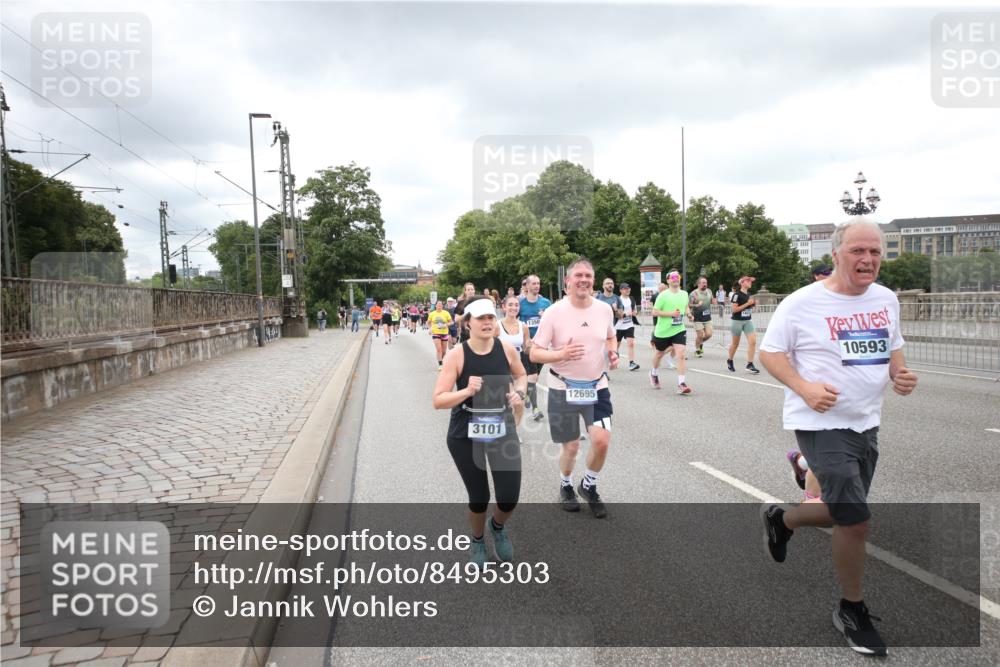 29.06.2025 - hella hamburg halbmarathon Jannik Wohlers http://msf.ph/oto/8495303 29.06.2025 10:55:22 Lombardsbrücke 1616, 3101, 3244, 4265, 4470, 4896, 5220, 5222, 5575, 6055, 6056, 6113, 6257, 6594, 7548, 7969, 8110, 8527, 8532, 8533, 8648, 9548, 9861, 9865, 9956, 10094, 10436, 10438, 10449, 10593, 11903, 11962, 11963, 12695, 13504, 14124, 14492, 15081, 15116, 15289, 15763, 15764, 16336, 16651, 16768, 16926, 17038, 17039, 17168, 17392, 18195, 18907 meine-sportfotos.de