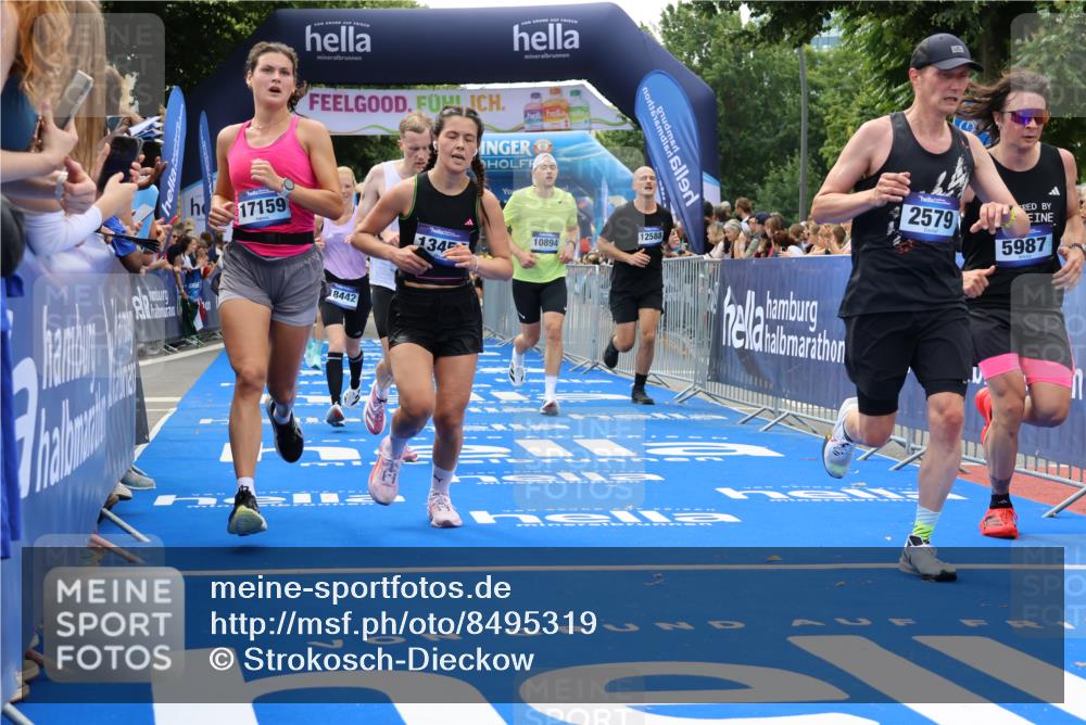 29.06.2025 - hella hamburg halbmarathon Strokosch-Dieckow http://msf.ph/oto/8495319 29.06.2025 10:41:31 Ziel 2579, 2797, 3204, 4893, 5987, 7774, 7796, 8358, 9885, 10894, 12588, 13457, 13714, 14275, 14555, 16084, 17159, 17882, 18412, 18442, 18491, 18573 meine-sportfotos.de