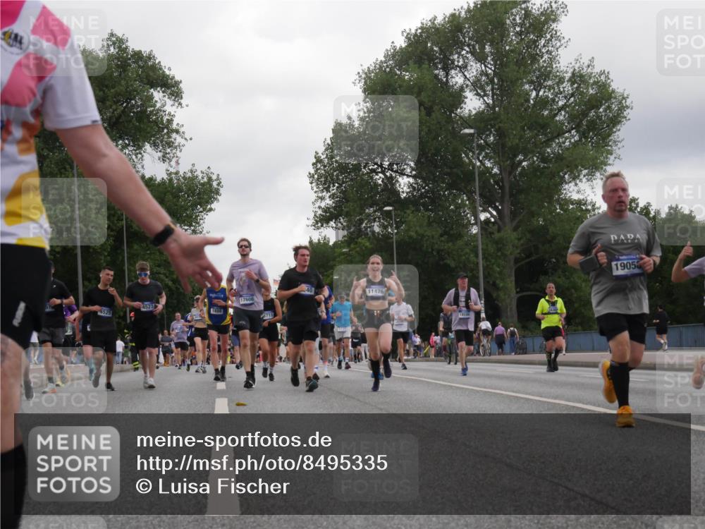29.06.2025 - hella hamburg halbmarathon Luisa Fischer http://msf.ph/oto/8495335 29.06.2025 10:53:28 Kennedybrücke 4527, 4525, 1888, 17608, 37, 3710, 40, 11426, 18586, 19053, 2160, 3680, 3701, 3710, 4168, 7721, 7722, 7755, 9940 meine-sportfotos.de