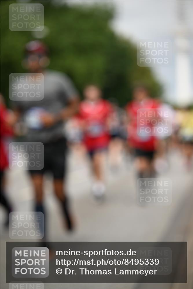 29.06.2025 - hella hamburg halbmarathon Dr. Thomas Lammeyer http://msf.ph/oto/8495339 29.06.2025 10:22:59 Kennedybrücke 1349, 1521, 2096, 2781, 3026, 3202, 3321, 3591, 3592, 4383, 4718, 4845, 5049, 5264, 5266, 5323, 5611, 5733, 5910, 6194, 6413, 6477, 6482, 7051, 7121, 7214, 7454, 8665, 8799, 9276, 9505, 9549, 9658, 9756, 9757, 9964, 10037, 10172, 10467, 10502, 10687, 10816, 10856, 11020 meine-sportfotos.de