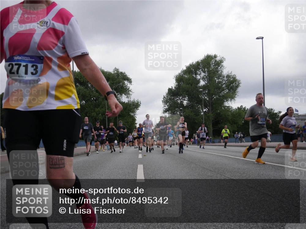 29.06.2025 - hella hamburg halbmarathon Luisa Fischer http://msf.ph/oto/8495342 29.06.2025 10:53:28 Kennedybrücke 2713, 21, 1, 11, 11889, 1905, 2160, 3680, 3701, 3710, 4168, 7721, 7722, 7755, 9940 meine-sportfotos.de