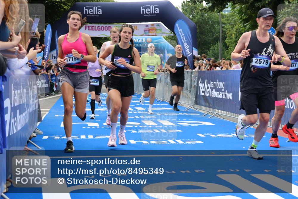 29.06.2025 - hella hamburg halbmarathon Strokosch-Dieckow http://msf.ph/oto/8495349 29.06.2025 10:41:31 Ziel 2579, 2797, 3204, 4893, 5987, 7774, 7796, 8358, 9885, 10894, 12588, 13457, 13714, 14275, 14555, 16084, 17159, 17882, 18412, 18442, 18491, 18573 meine-sportfotos.de