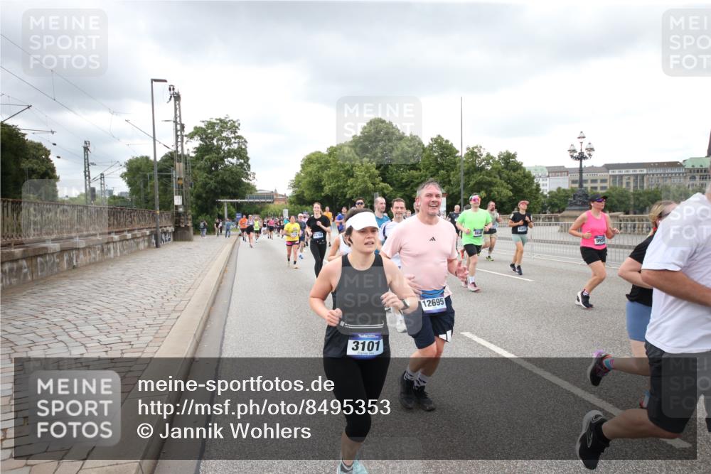 29.06.2025 - hella hamburg halbmarathon Jannik Wohlers http://msf.ph/oto/8495353 29.06.2025 10:55:22 Lombardsbrücke 1616, 3101, 3244, 4265, 4470, 4896, 5220, 5222, 5575, 6055, 6056, 6113, 6257, 6594, 7548, 7969, 8110, 8527, 8532, 8533, 8648, 9548, 9861, 9865, 9956, 10094, 10436, 10438, 10449, 10593, 11903, 11962, 11963, 12695, 13504, 14124, 14492, 15081, 15116, 15289, 15763, 15764, 16336, 16651, 16768, 16926, 17038, 17039, 17168, 17392, 18195, 18907 meine-sportfotos.de