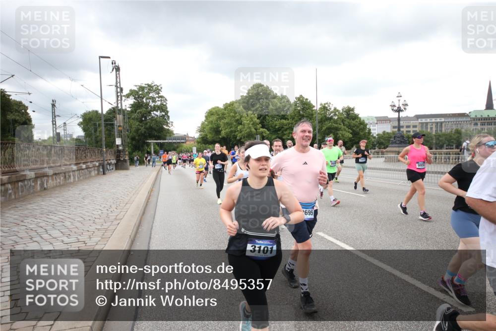 29.06.2025 - hella hamburg halbmarathon Jannik Wohlers http://msf.ph/oto/8495357 29.06.2025 10:55:22 Lombardsbrücke 1616, 3101, 3244, 4265, 4470, 4896, 5220, 5222, 5575, 6055, 6056, 6113, 6257, 6594, 7548, 7969, 8110, 8527, 8532, 8533, 8648, 9548, 9861, 9865, 9956, 10094, 10436, 10438, 10449, 10593, 11903, 11962, 11963, 12695, 13504, 14124, 14492, 15081, 15116, 15289, 15763, 15764, 16336, 16651, 16768, 16926, 17038, 17039, 17168, 17392, 18195, 18907 meine-sportfotos.de