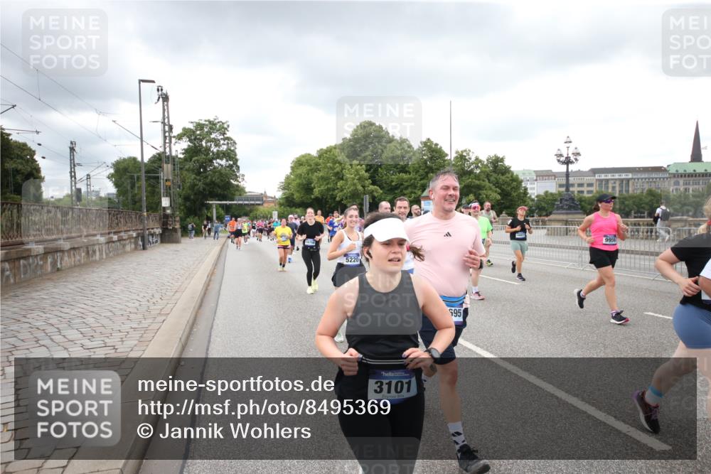 29.06.2025 - hella hamburg halbmarathon Jannik Wohlers http://msf.ph/oto/8495369 29.06.2025 10:55:23 Lombardsbrücke 1616, 3101, 3244, 4265, 4470, 4896, 5220, 5222, 5575, 6055, 6056, 6113, 6257, 6594, 7548, 7969, 8110, 8527, 8532, 8533, 8648, 9548, 9861, 9865, 9956, 10094, 10436, 10438, 10449, 10593, 11903, 11962, 11963, 12695, 13504, 14124, 14492, 15081, 15116, 15289, 15763, 15764, 16336, 16651, 16768, 16926, 17038, 17039, 17168, 17392, 18195, 18907 meine-sportfotos.de