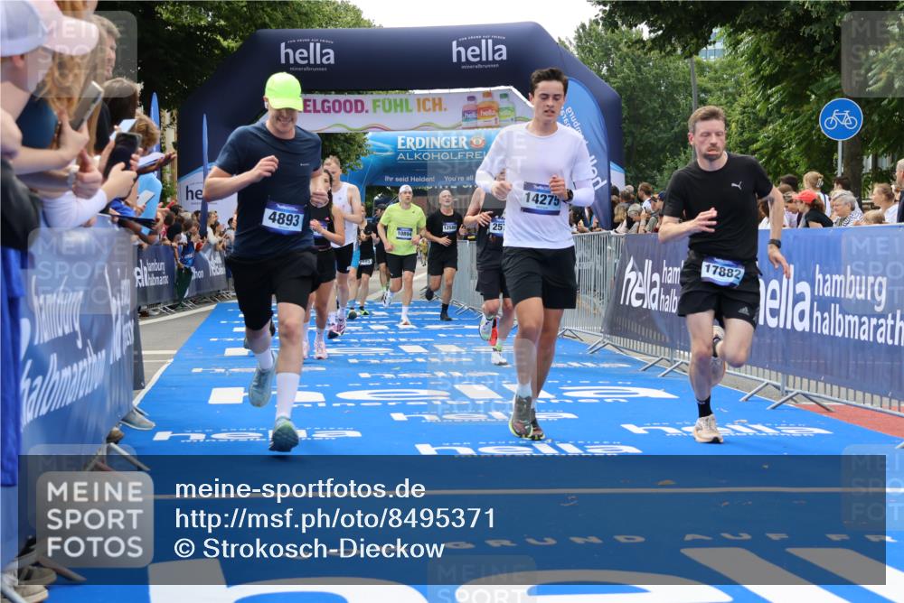 29.06.2025 - hella hamburg halbmarathon Strokosch-Dieckow http://msf.ph/oto/8495371 29.06.2025 10:41:29 Ziel 2579, 2797, 3204, 4893, 5987, 7774, 7796, 8358, 9885, 10783, 10894, 12588, 13457, 13714, 14275, 14555, 16084, 17159, 17882, 18412, 18442, 18491, 18509, 18573 meine-sportfotos.de
