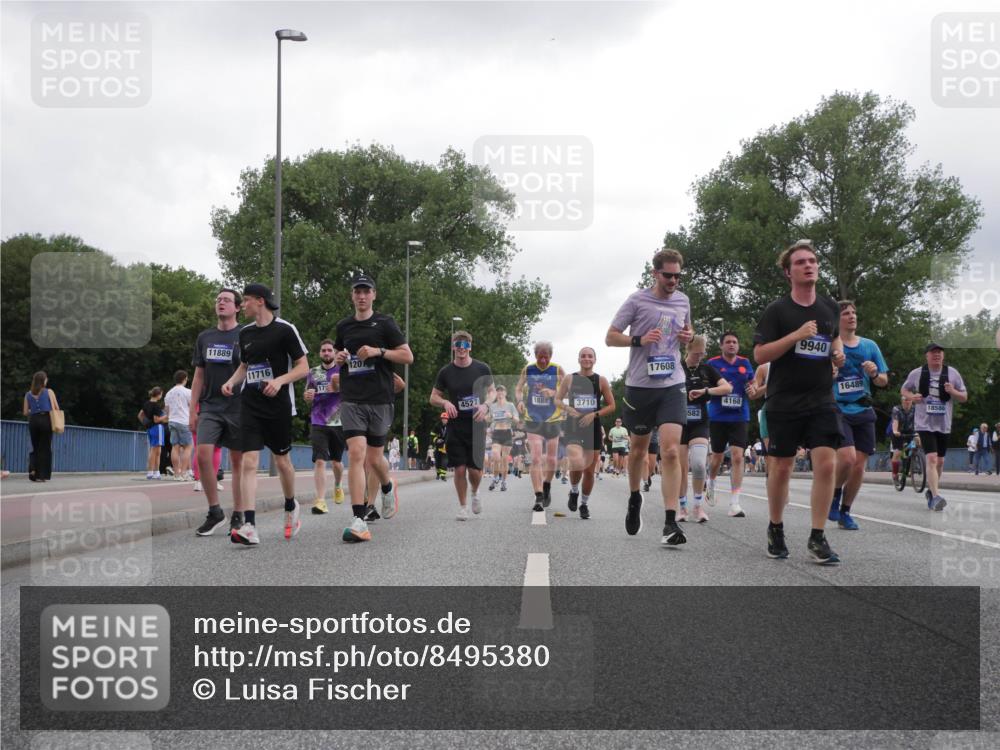 29.06.2025 - hella hamburg halbmarathon Luisa Fischer http://msf.ph/oto/8495380 29.06.2025 10:53:31 Kennedybrücke 11889, 11716, 1201, 4527, 1888, 3710, 17608, 582, 4168, 9940, 16489, 18586, 2160, 3680, 3701, 3710, 4168, 7721, 7722, 8299, 9940 meine-sportfotos.de