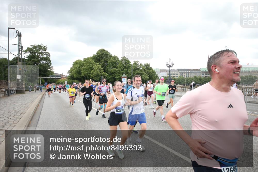 29.06.2025 - hella hamburg halbmarathon Jannik Wohlers http://msf.ph/oto/8495393 29.06.2025 10:55:23 Lombardsbrücke 1616, 3101, 3244, 4265, 4470, 4896, 5220, 5222, 5575, 6055, 6056, 6113, 6257, 6594, 7548, 7969, 8110, 8527, 8532, 8533, 8648, 9548, 9861, 9865, 9956, 10094, 10436, 10438, 10449, 10593, 11903, 11962, 11963, 12695, 13504, 14124, 14492, 15081, 15116, 15289, 15763, 15764, 16336, 16651, 16768, 16926, 17038, 17039, 17168, 17392, 18195, 18907 meine-sportfotos.de