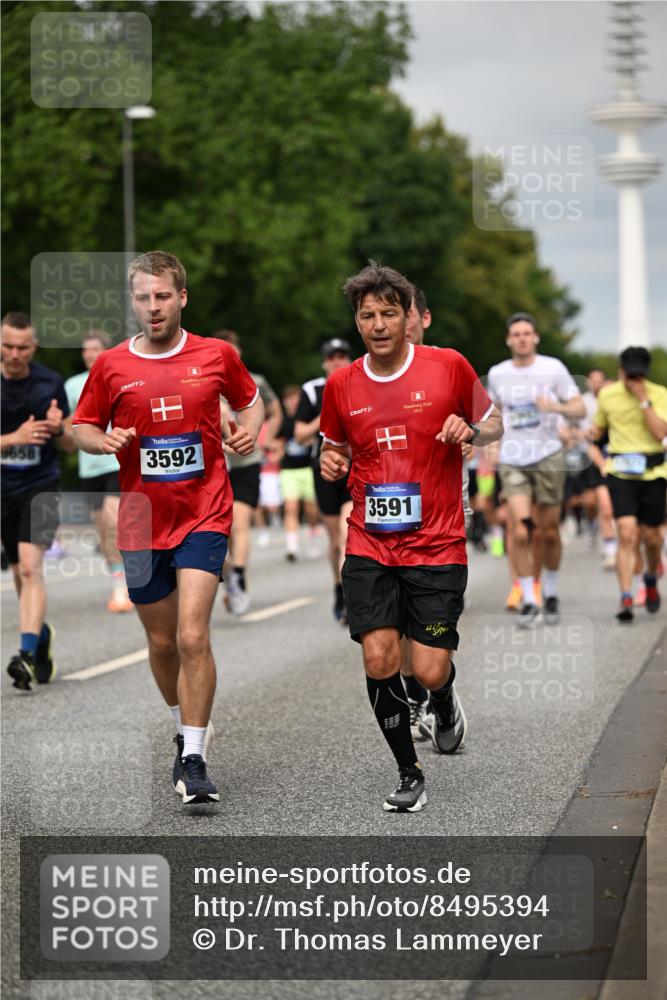 29.06.2025 - hella hamburg halbmarathon Dr. Thomas Lammeyer http://msf.ph/oto/8495394 29.06.2025 10:23:00 Kennedybrücke 1349, 1521, 2096, 2311, 2781, 3026, 3202, 3321, 3591, 3592, 4383, 4718, 4845, 5049, 5264, 5266, 5323, 5611, 5733, 5910, 6194, 6413, 6477, 6482, 7051, 7121, 7214, 7454, 8665, 8799, 9276, 9505, 9549, 9652, 9658, 9756, 9757, 9964, 10037, 10172, 10467, 10502, 10687, 10816, 10856, 11020 meine-sportfotos.de