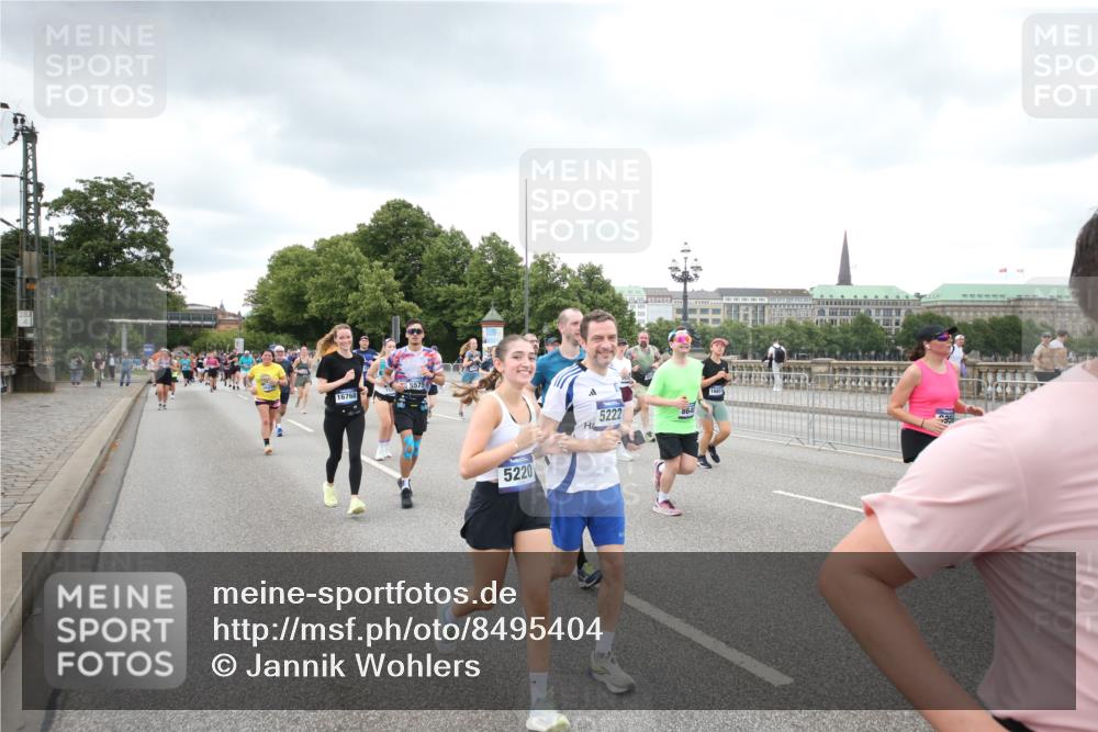 29.06.2025 - hella hamburg halbmarathon Jannik Wohlers http://msf.ph/oto/8495404 29.06.2025 10:55:23 Lombardsbrücke 1616, 3101, 3244, 4265, 4470, 4896, 5220, 5222, 5575, 6055, 6056, 6113, 6257, 6594, 7548, 7969, 8110, 8527, 8532, 8533, 8648, 9548, 9861, 9865, 9956, 10094, 10436, 10438, 10449, 10593, 11903, 11962, 11963, 12695, 13504, 14124, 14492, 15081, 15116, 15289, 15763, 15764, 16336, 16651, 16768, 16926, 17038, 17039, 17168, 17392, 18195, 18907 meine-sportfotos.de
