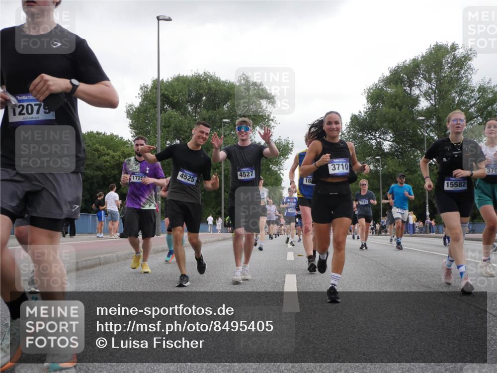 29.06.2025 - hella hamburg halbmarathon Luisa Fischer http://msf.ph/oto/8495405 29.06.2025 10:53:33 Kennedybrücke 12079, 4525, 1725, 4527, 400, 14591, 18, 3710, 7721, 7722, 15582, 370, 1259, 3680, 3701, 3710, 4168, 5119, 5552, 7721, 7722, 8299, 9940, 10033 meine-sportfotos.de