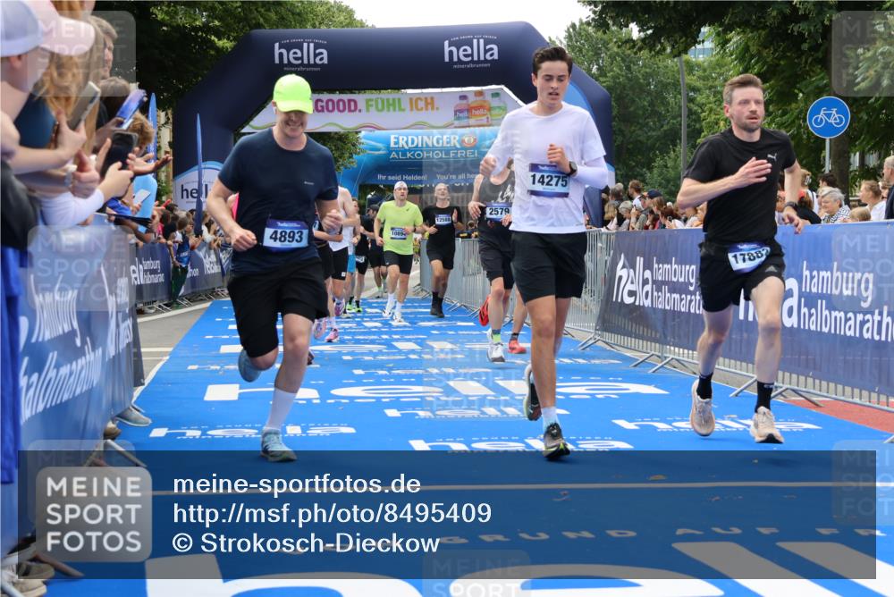 29.06.2025 - hella hamburg halbmarathon Strokosch-Dieckow http://msf.ph/oto/8495409 29.06.2025 10:41:29 Ziel 2579, 2797, 3204, 4893, 5987, 7774, 7796, 8358, 9885, 10783, 10894, 12588, 13457, 13714, 14275, 14555, 16084, 17159, 17882, 18412, 18442, 18491, 18509, 18573 meine-sportfotos.de