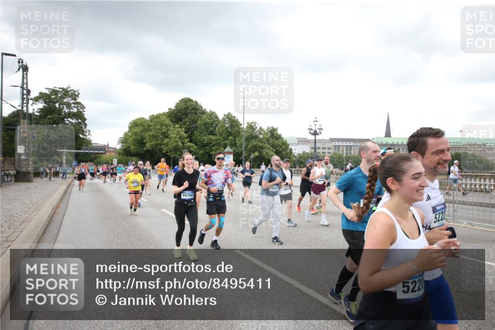 29.06.2025 - hella hamburg halbmarathon Jannik Wohlers http://msf.ph/oto/8495411 29.06.2025 10:55:24 Lombardsbrücke 3101, 3244, 4265, 4470, 4896, 5220, 5222, 5575, 6055, 6056, 6113, 6257, 6594, 7516, 7969, 8110, 8527, 8532, 8533, 8648, 9548, 9861, 9865, 9956, 10094, 10436, 10438, 10449, 10593, 11903, 11962, 11963, 12695, 13504, 14124, 14492, 15081, 15116, 15289, 15763, 15764, 16336, 16651, 16768, 16926, 17038, 17039, 17168, 17392, 18195, 18907 meine-sportfotos.de