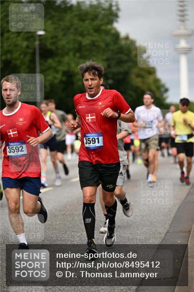 29.06.2025 - hella hamburg halbmarathon Dr. Thomas Lammeyer http://msf.ph/oto/8495412 29.06.2025 10:23:01 Kennedybrücke 1349, 1521, 2096, 2311, 2781, 3026, 3202, 3321, 3591, 3592, 4718, 4845, 5049, 5264, 5266, 5323, 5611, 5733, 5910, 6194, 6413, 6477, 6482, 7051, 7121, 7214, 7454, 7566, 7844, 8665, 8799, 9505, 9549, 9652, 9658, 9756, 9757, 9964, 10037, 10172, 10467, 10502, 10687, 10816, 10856, 11020 meine-sportfotos.de