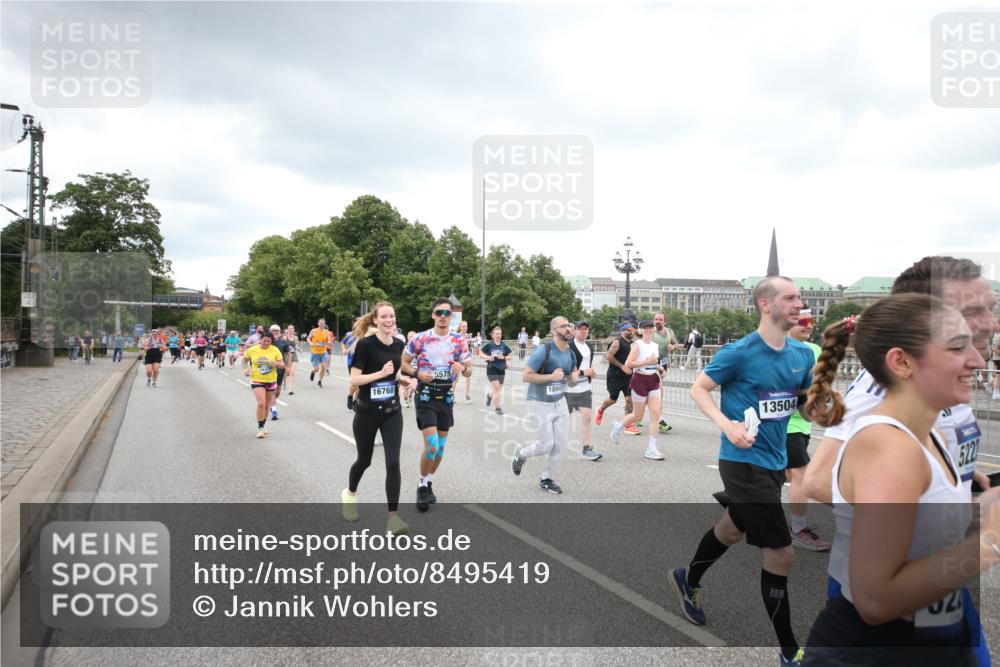 29.06.2025 - hella hamburg halbmarathon Jannik Wohlers http://msf.ph/oto/8495419 29.06.2025 10:55:24 Lombardsbrücke 3101, 3244, 4265, 4470, 4896, 5220, 5222, 5575, 6055, 6056, 6113, 6257, 6594, 7516, 7969, 8110, 8527, 8532, 8533, 8648, 9548, 9861, 9865, 9956, 10094, 10436, 10438, 10449, 10593, 11903, 11962, 11963, 12695, 13504, 14124, 14492, 15081, 15116, 15289, 15763, 15764, 16336, 16651, 16768, 16926, 17038, 17039, 17168, 17392, 18195, 18907 meine-sportfotos.de
