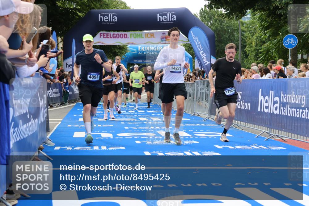 29.06.2025 - hella hamburg halbmarathon Strokosch-Dieckow http://msf.ph/oto/8495425 29.06.2025 10:41:28 Ziel 2579, 2797, 3204, 4893, 5987, 6771, 7432, 7774, 7796, 8358, 9885, 10783, 10894, 12588, 13457, 14275, 14555, 16084, 16816, 17159, 17882, 18412, 18442, 18491, 18509, 18573 meine-sportfotos.de